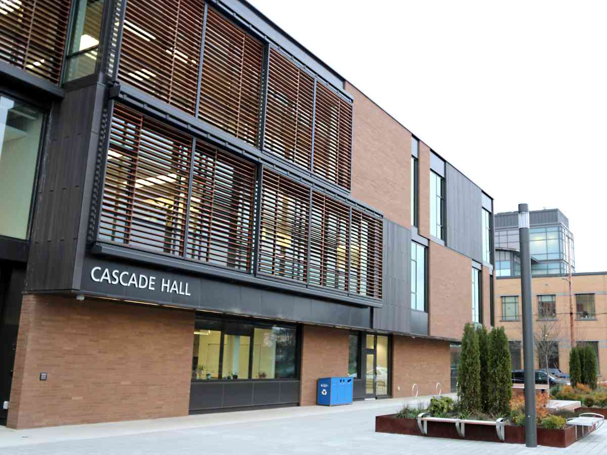 Image of Cascade Hall for article Portland Community College for newcomers moving to Portland.