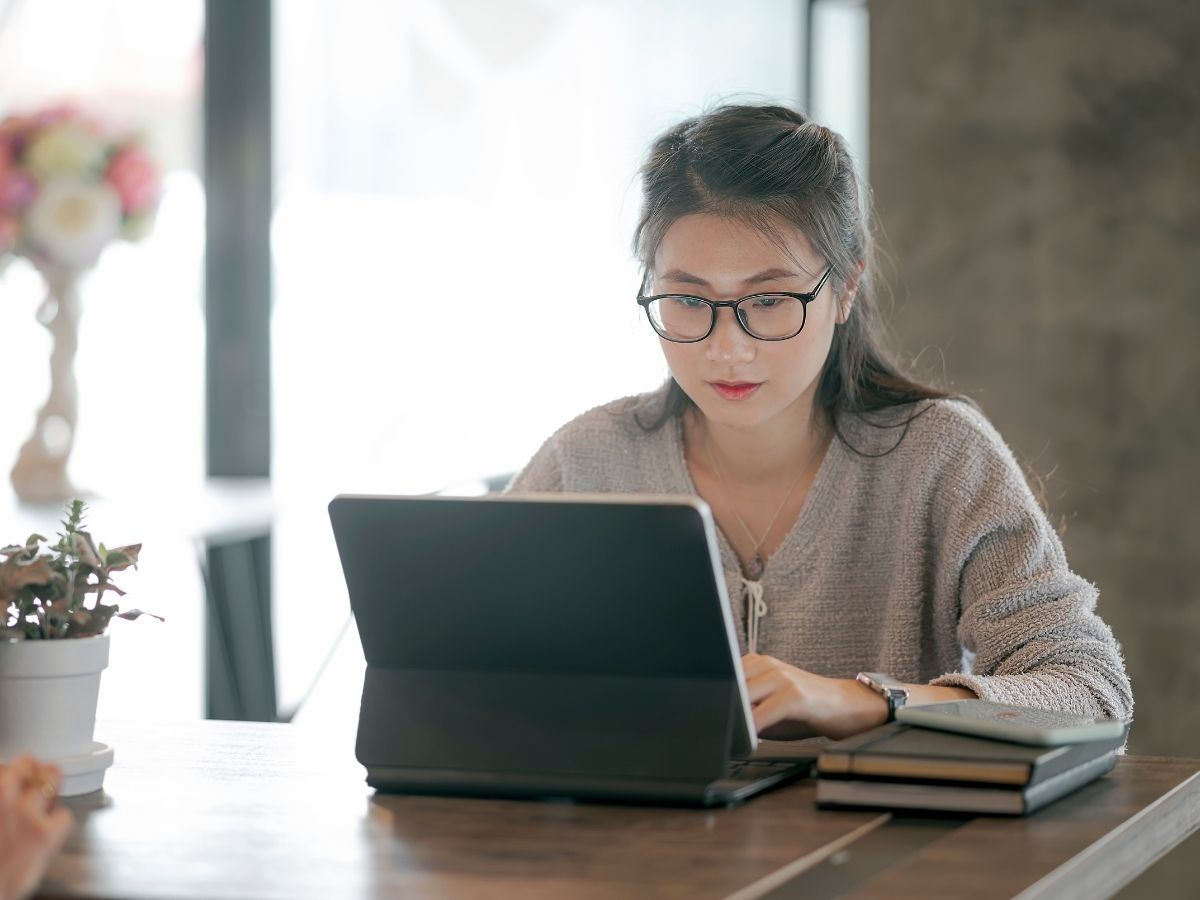 Asian Woman College Student Using Computer for Online Learning.for article Jessup University: Formerly Multnomah University for newcomers moving to Portland.
