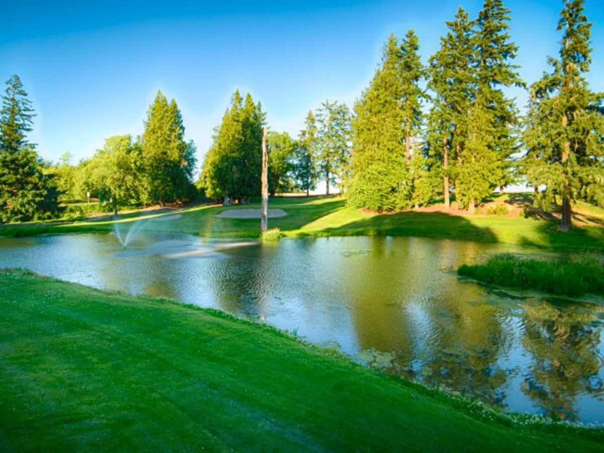 Greens and water obstacle at Forest Hills Golf Club in Cornelius, Oregon for newcomers moving to Portland.