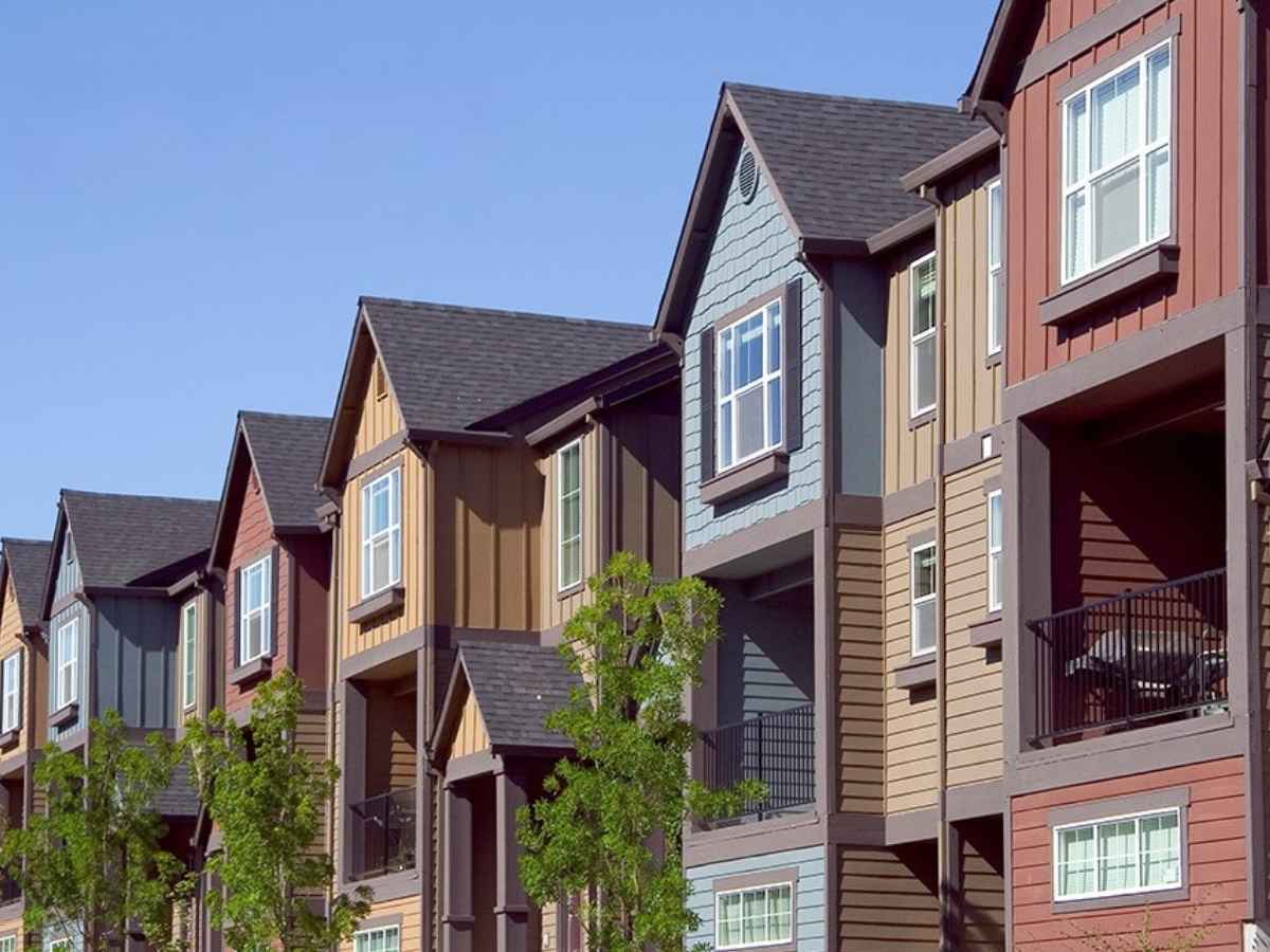 Image of row of different colored townhomes for article Looking to Rent in Portland? for newcomers moving to Portland.