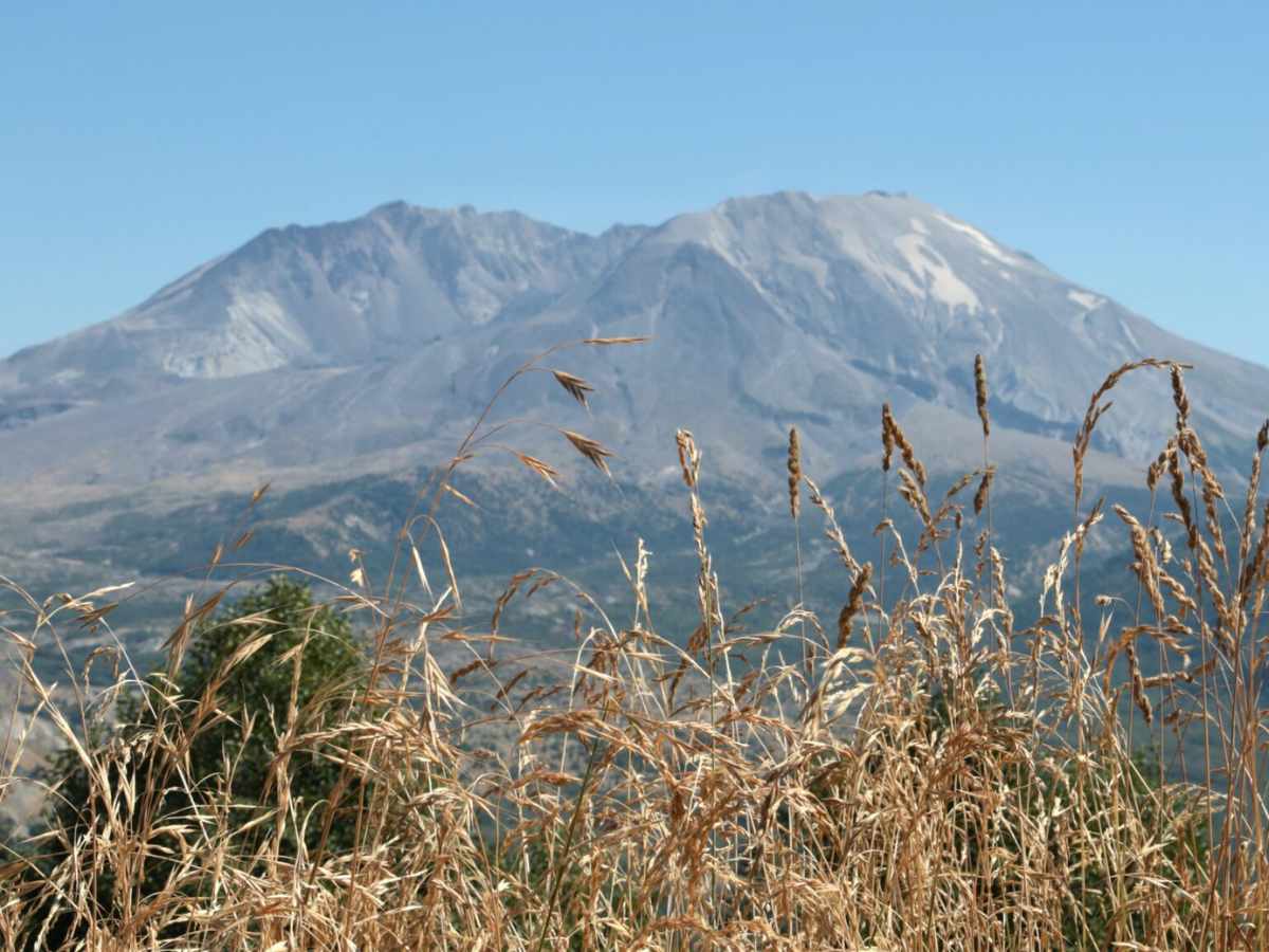 Mt. St. Helens volcano for article Long Weekend Getaways from Portland for newcomers moving to Portland.