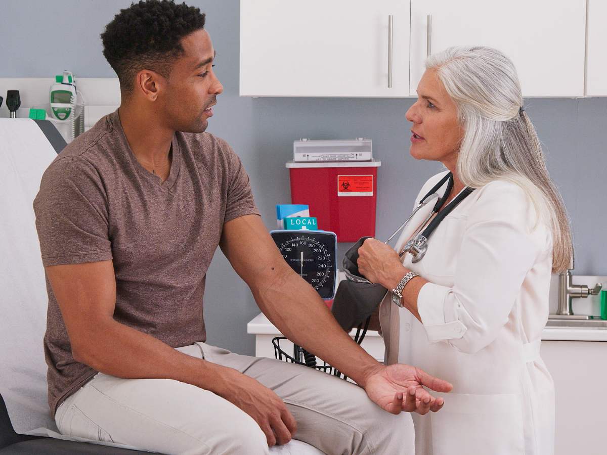 Primary Care Physician taking care of patient for article Primary Care Physician in Portland: Key to a Healthy New Start for newcomers moving to Portland.