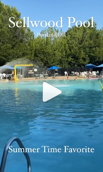 video of the outdoor poll at Sellwood Pool